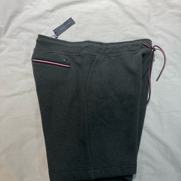 Tommy Hilfiger fleece sweat shorts, size medium + chunky knit hat! NWT! $107.50! - Picture 8 of 10